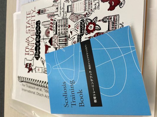 側弯症,ヨガ,思春期,ピラティス